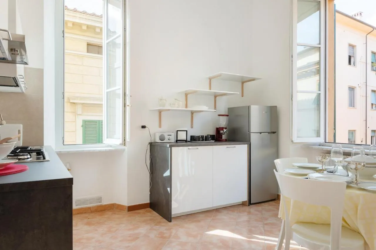 Borgo Stretto Bright Apartments بيزا